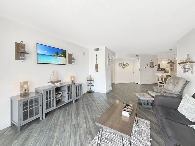 5 of 52 - 3000 N Ocean Drive #17 B, Singer Island, FL