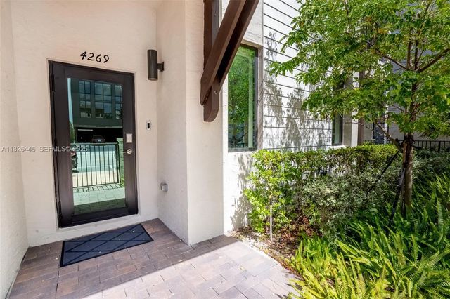 2 of 50 - 4269 Nw 83rd Path, Doral, FL