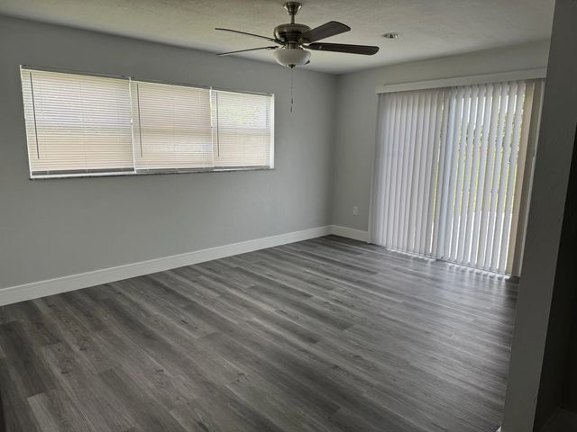 4 of 27 - 412 Ne Midvale Street, Port St. Lucie, FL