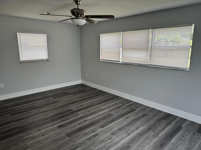 5 of 27 - 412 Ne Midvale Street, Port St. Lucie, FL