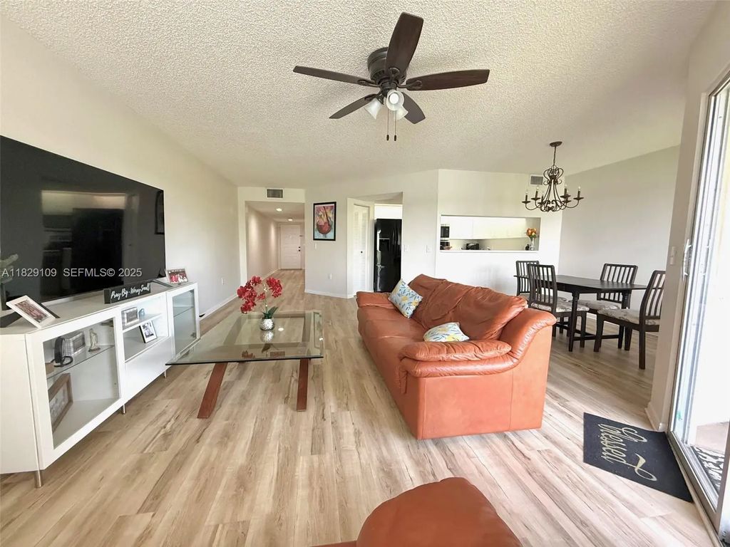 1400 Sw 137th Avenue #411f, Pembroke Pines