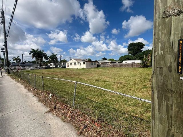 3 of 11 - 3186 Nw 33rd Street, Miami, FL