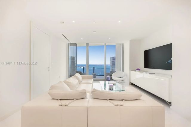 5 of 40 - 300 Biscayne Blvd Way #5205w, Miami, FL