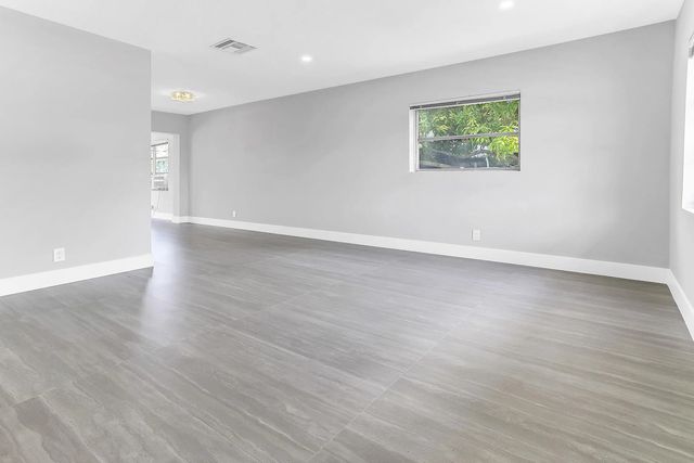 2 of 28 - 7609 Nw 70 Avenue, Tamarac, FL