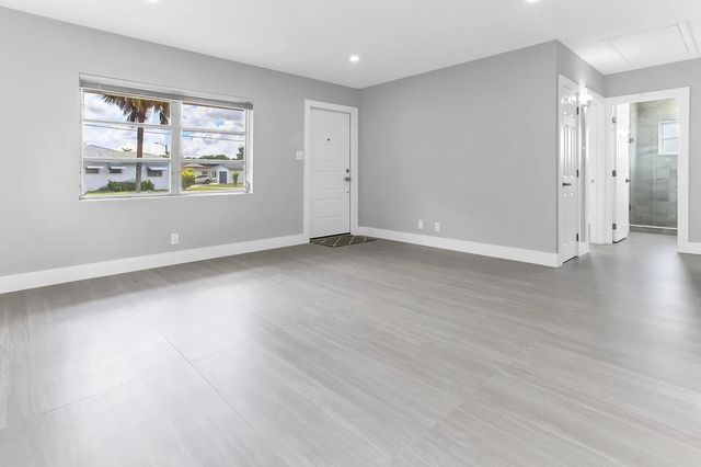 4 of 28 - 7609 Nw 70 Avenue, Tamarac, FL