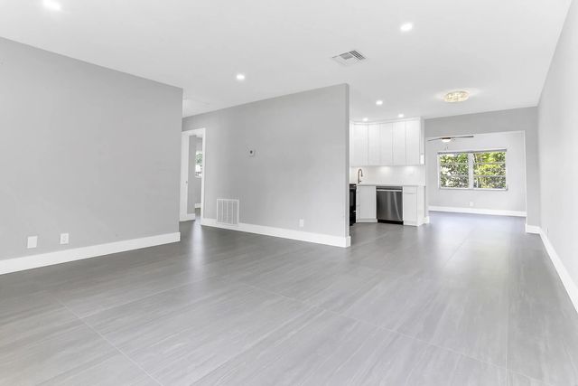 5 of 28 - 7609 Nw 70 Avenue, Tamarac, FL