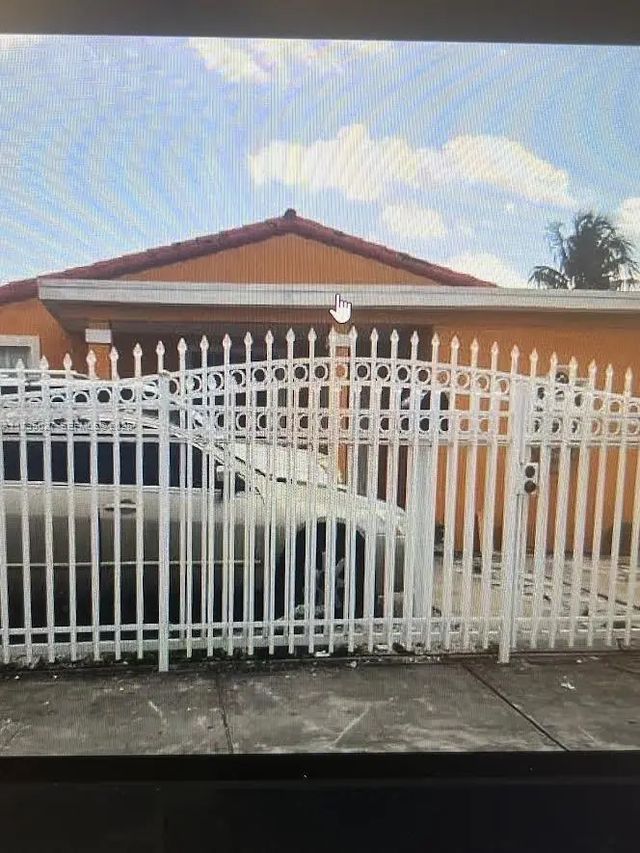 240 E 39th Street, Hialeah