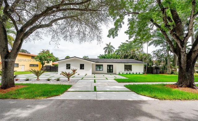 7101 E Troon Circle, Miami Lakes