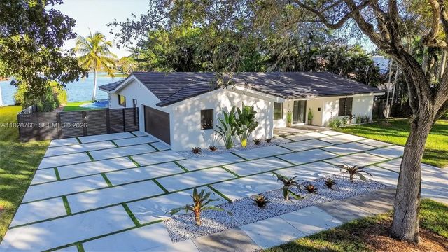 3 of 42 - 7101 E Troon Circle, Miami Lakes, FL