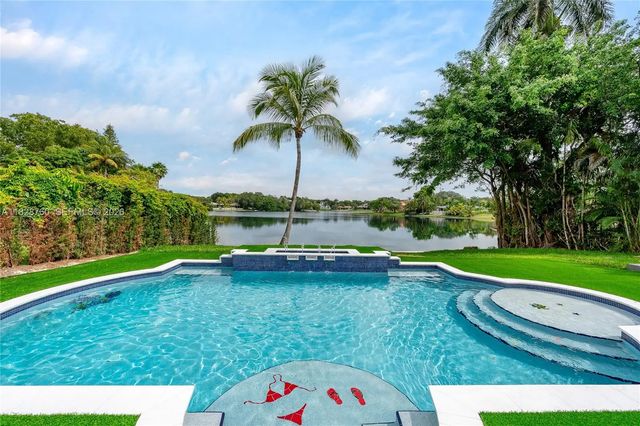 5 of 42 - 7101 E Troon Circle, Miami Lakes, FL