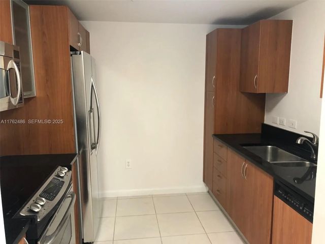 2 of 18 - 2775 Ne 187th Street #527, Aventura, FL