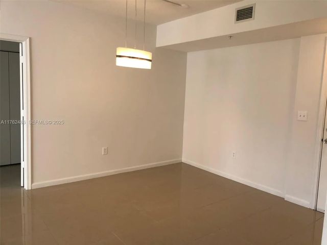 4 of 18 - 2775 Ne 187th Street #527, Aventura, FL