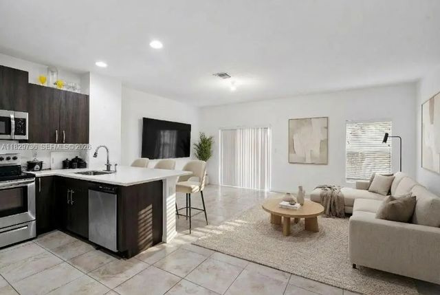 4 of 28 - 1128 Nw 40th Terrace, Lauderhill, FL