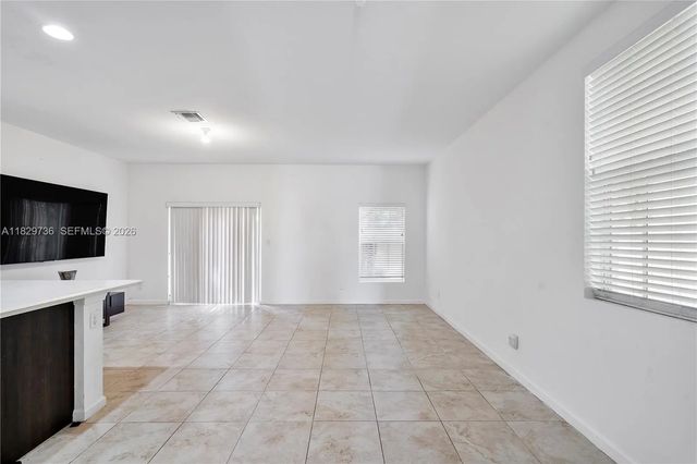 5 of 28 - 1128 Nw 40th Terrace, Lauderhill, FL