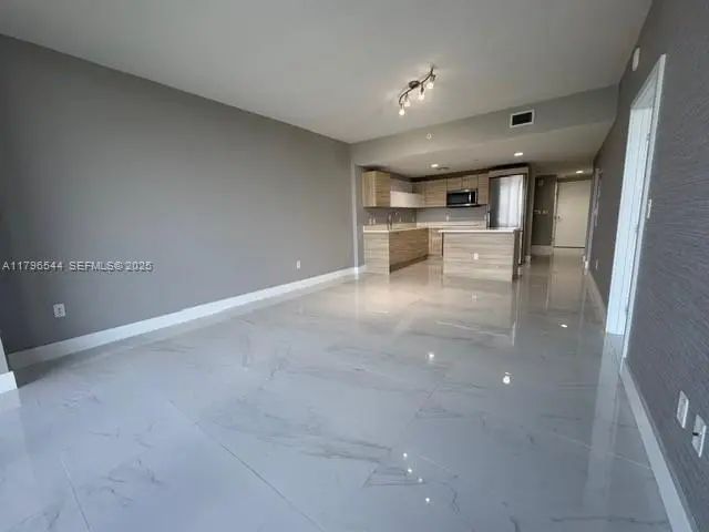 4 of 24 - 16385 Biscayne Boulevard #1806 +1 Parking, North Miami Beach, FL