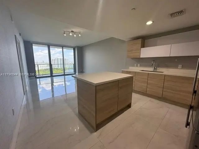 5 of 24 - 16385 Biscayne Boulevard #1806 +1 Parking, North Miami Beach, FL