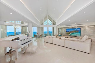 Photo of Listing #R11104396