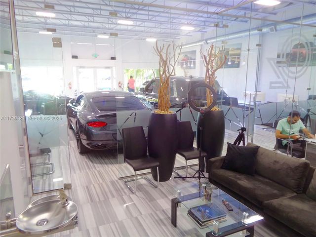 5 of 7 - 3749 N Federal Highway, Pompano Beach, FL