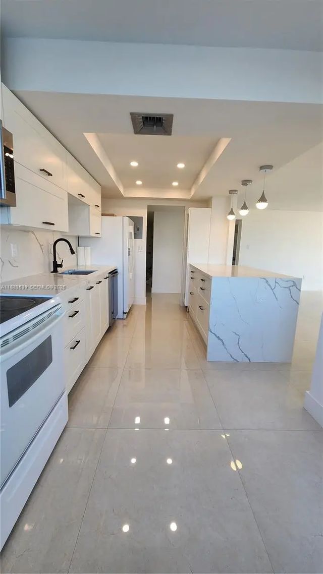 2 of 37 - 18051 Biscayne Boulevard #1705, Aventura, FL