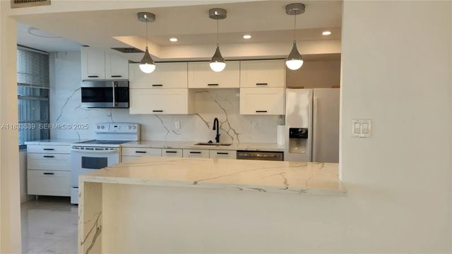 4 of 37 - 18051 Biscayne Boulevard #1705, Aventura, FL