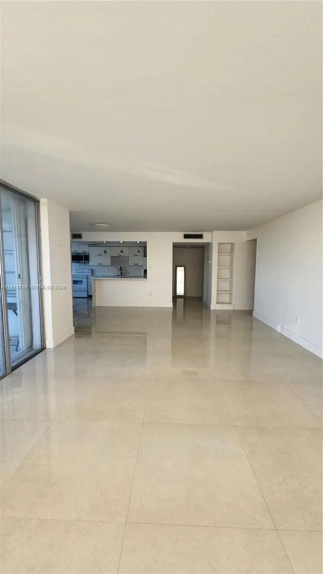 5 of 37 - 18051 Biscayne Boulevard #1705, Aventura, FL