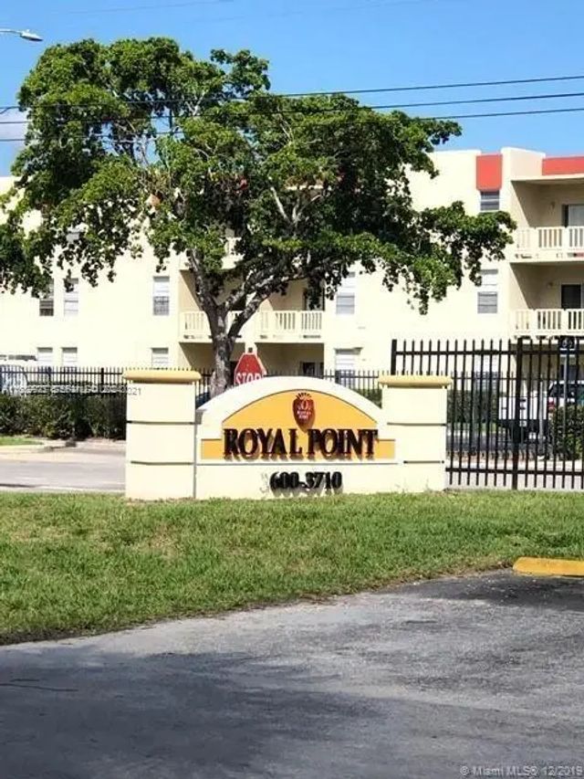 3600 Nw 21st Street #305, Lauderdale Lakes