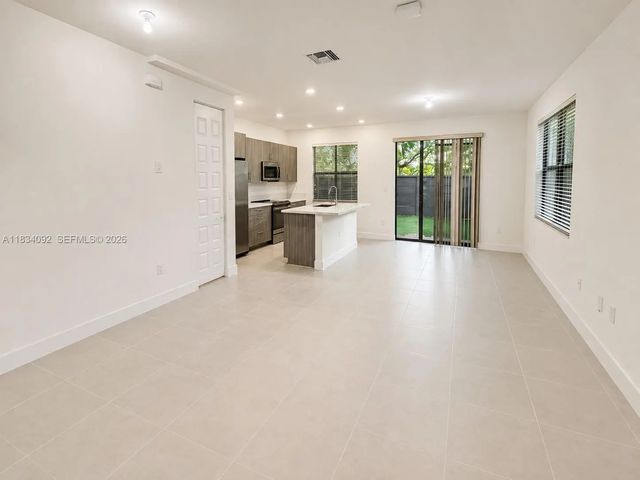 3 of 32 - 15842 Nw 91 Court #15842, Miami Lakes, FL