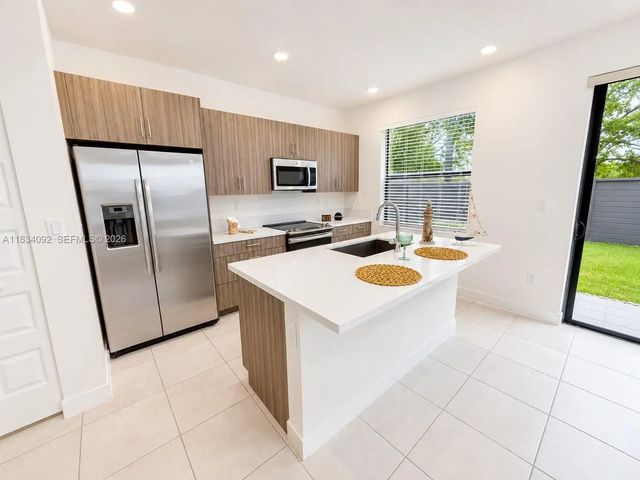 4 of 32 - 15842 Nw 91 Court #15842, Miami Lakes, FL