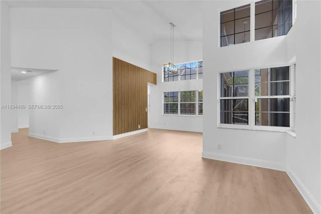 1525 Seabay Road, Weston
