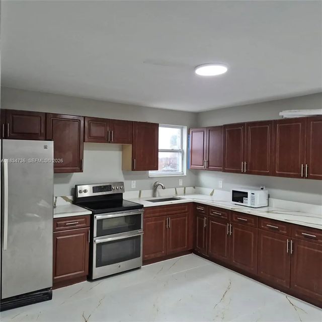 4 of 15 - 1770 Nw 44th Street, Miami, FL
