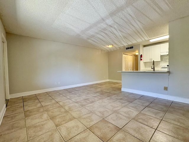 4 of 40 - 1830 W Meadows Circle #1830, Boynton Beach, FL