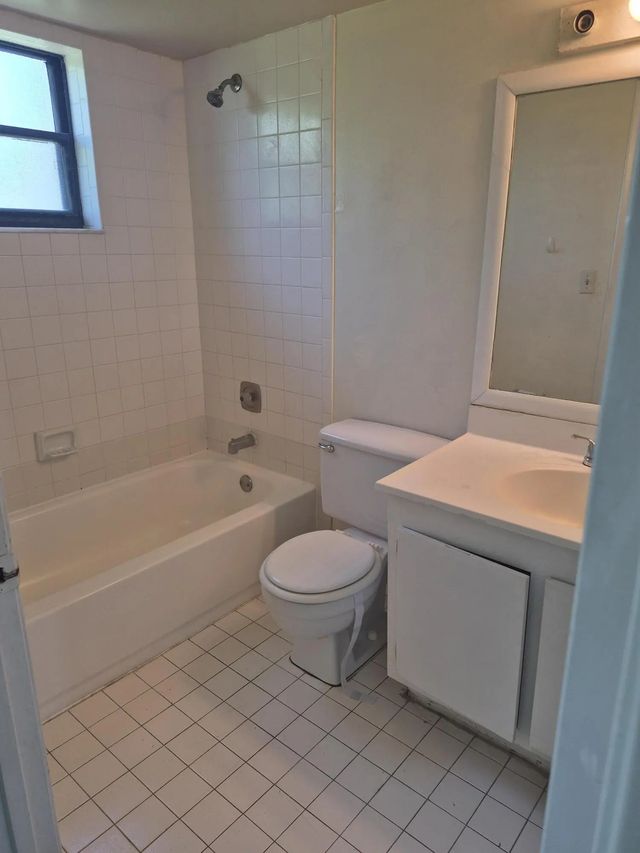 5 of 16 - 2050 N Congress Avenue #407, West Palm Beach, FL
