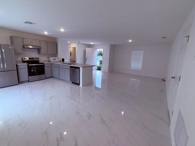 5 of 14 - 316 Sw Becker Road, Port St. Lucie, FL