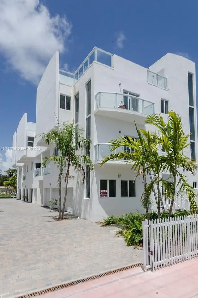 3 of 28 - 1975 Calais Drive, Miami Beach, FL