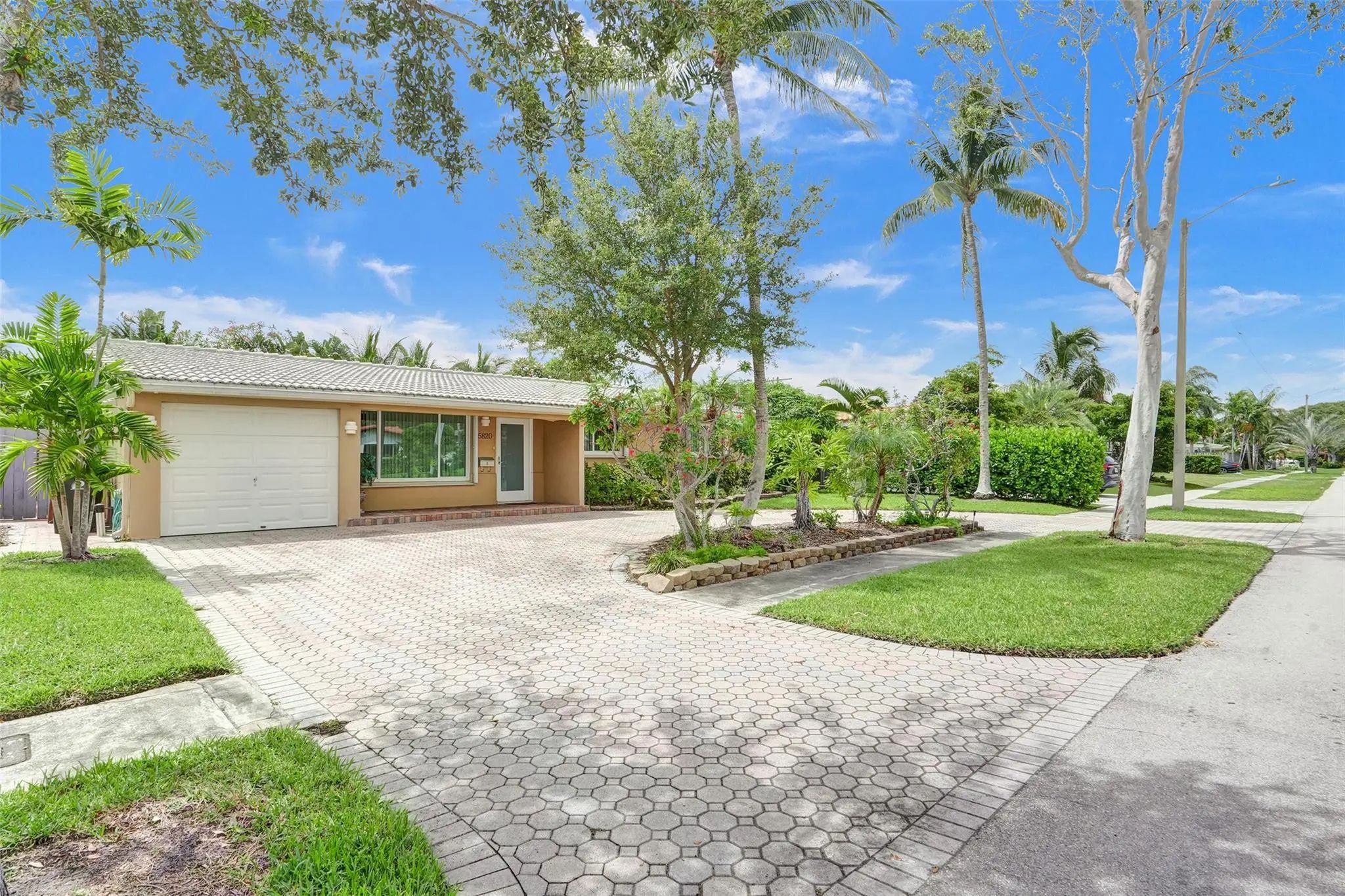 5820 Ne 22nd Terrace, Fort Lauderdale