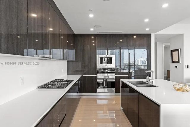 3250 Ne 188th Street #904, Aventura