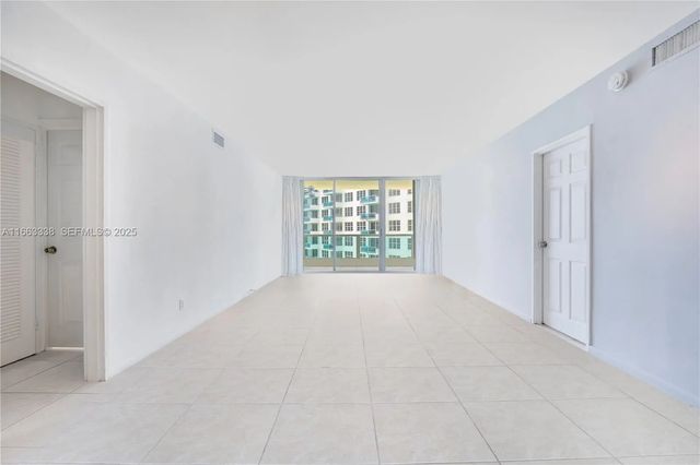 4 of 23 - 5151 Collins Avenue #925, Miami Beach, FL