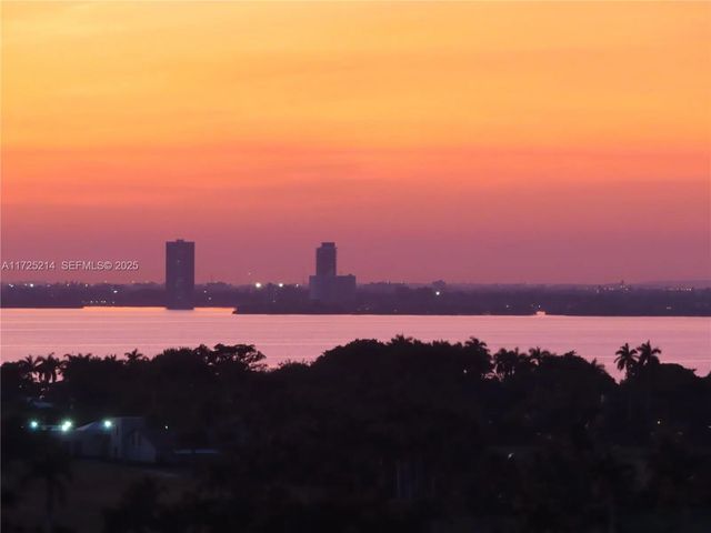 3 of 50 - 5701 Collins Avenue #1011, Miami Beach, FL