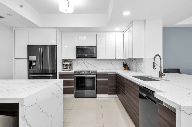 3330 Ne 190th Street #1911, Aventura