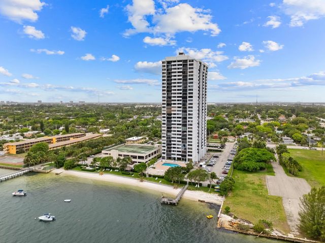 5600 N Flagler 402 Drive #402, West Palm Beach