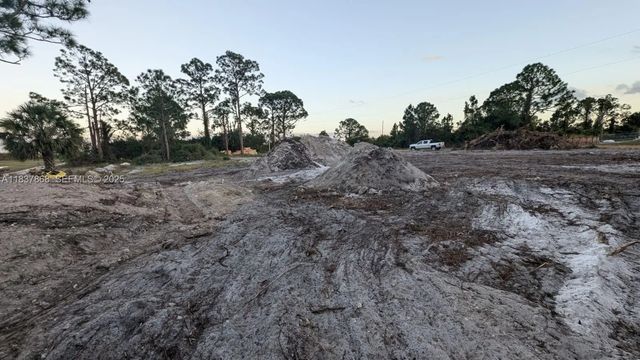 1247 Antonio Street E, Lehigh Acres