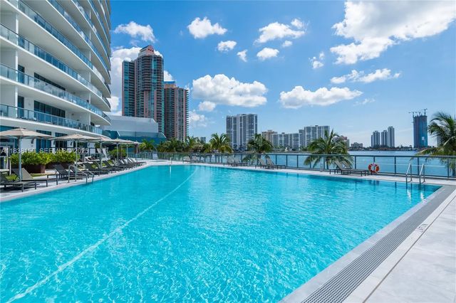 4 of 21 - 3250 Ne 188th Street #601, Aventura, FL