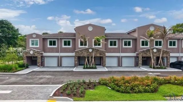 1563 Nw 94th Way #09, Coral Springs