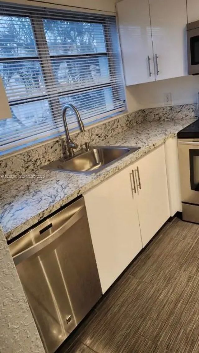 2501 Nw 41st Avenue #201, Lauderhill