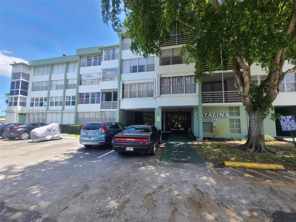 2731 Taft Street #102, Hollywood