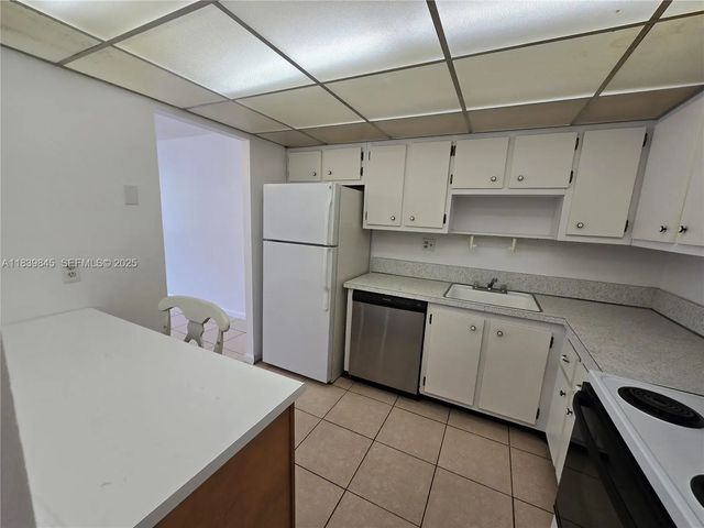 3 of 19 - 2731 Taft Street #102, Hollywood, FL