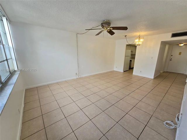 4 of 19 - 2731 Taft Street #102, Hollywood, FL