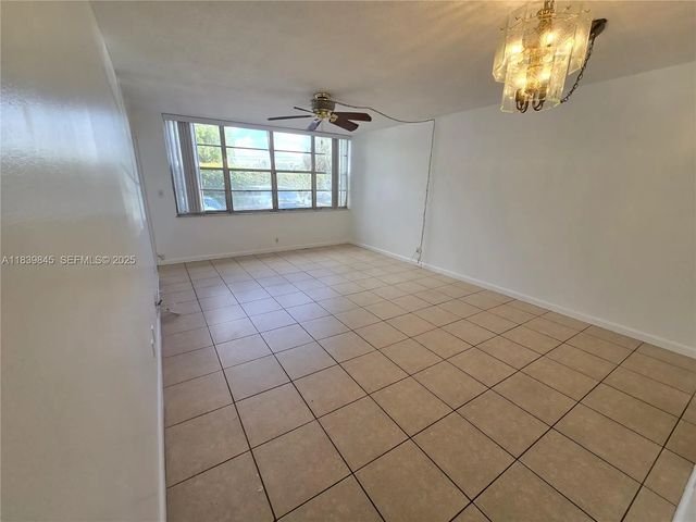 5 of 19 - 2731 Taft Street #102, Hollywood, FL