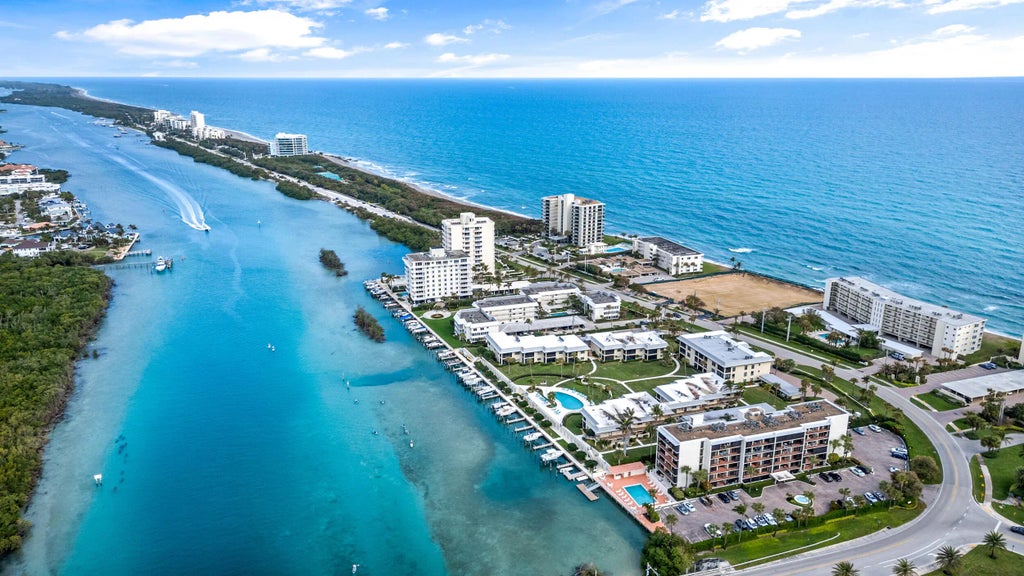 225 Beach Road #102, Tequesta