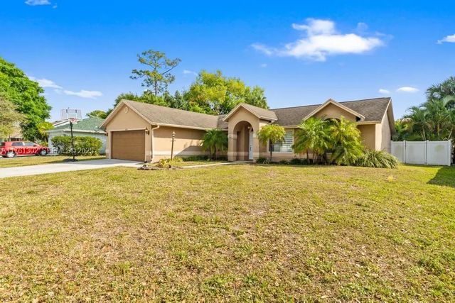 2 of 44 - 155 Kings Way, Royal Palm Beach, FL